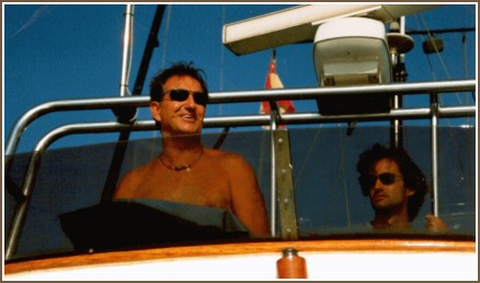 Jes�s Fiochi patroneando su barco